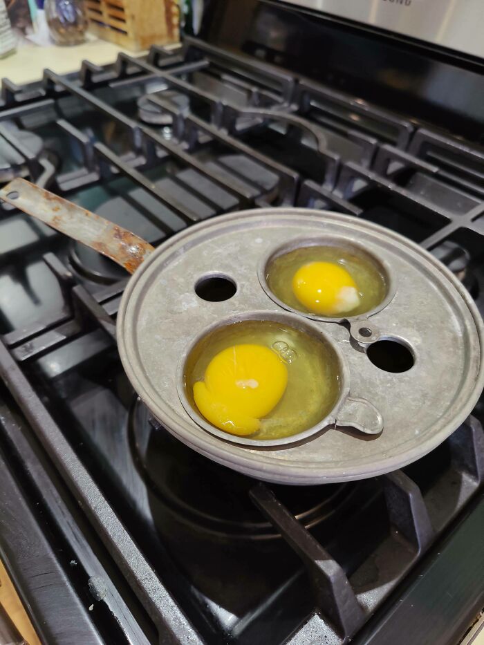 Todavía uso el escalfador de huevos de la abuela de 1940 para mi desayuno matutino