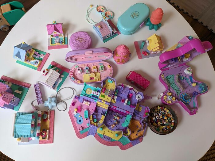 Las Polly Pockets de los 90 son casi indestructibles y están mejor fabricados que las versiones más modernas. ¡Ahora nuestros hijos pueden jugar con ellos!