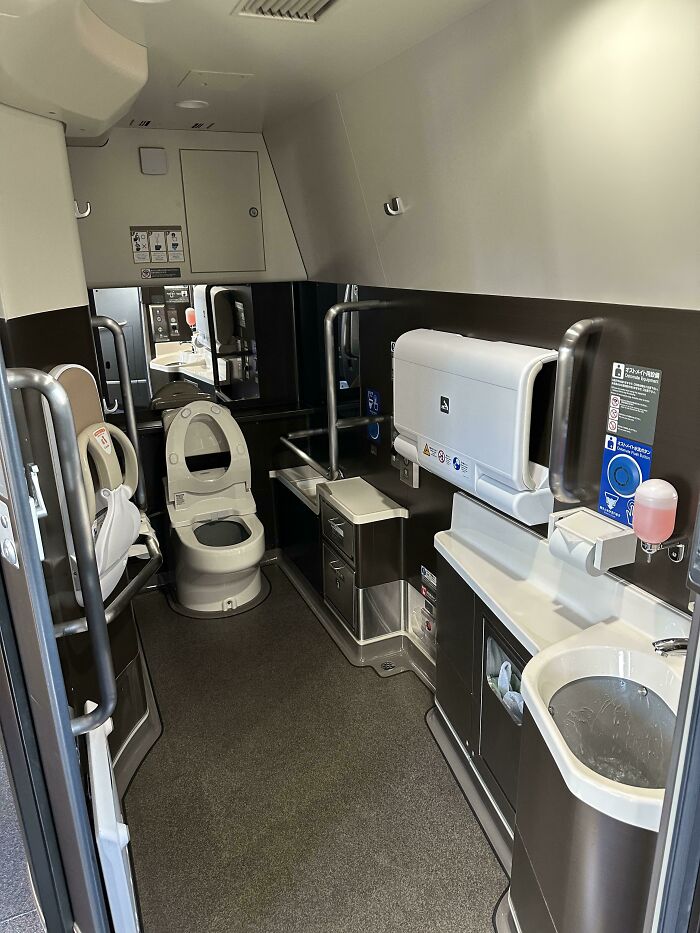 This Is What A Bathroom Looks Like On A 1st Class Japanese Bullet Train