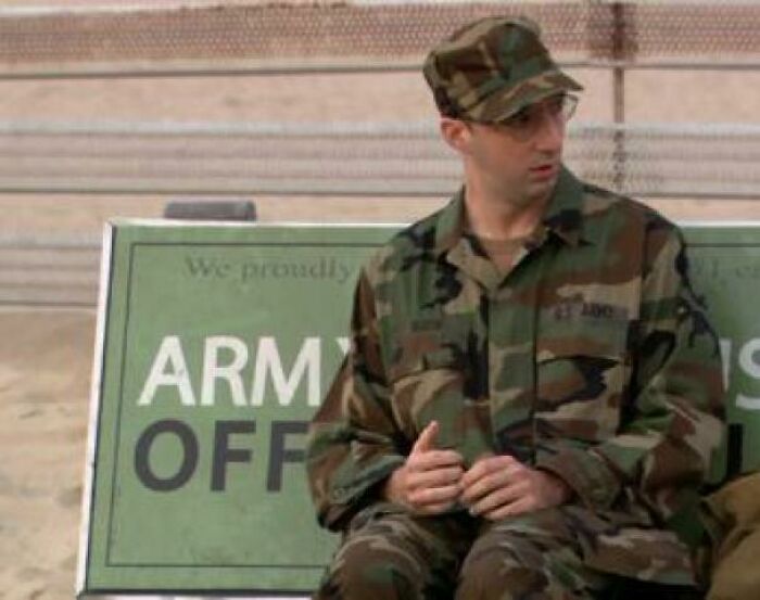 (Spoliers!) Several Scenes In Arrested Development Hint At Buster Losing His Arm To A Seal