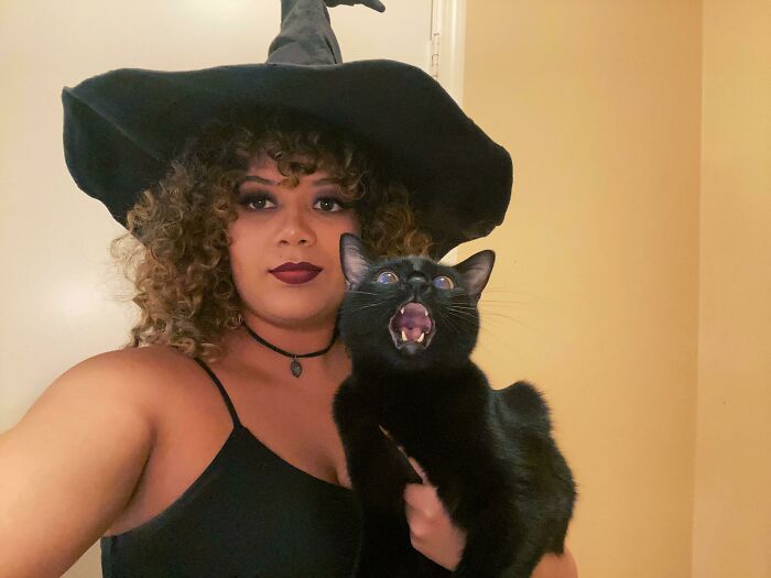 Feliz Halloween de parte de Sylvester el chillón y mía