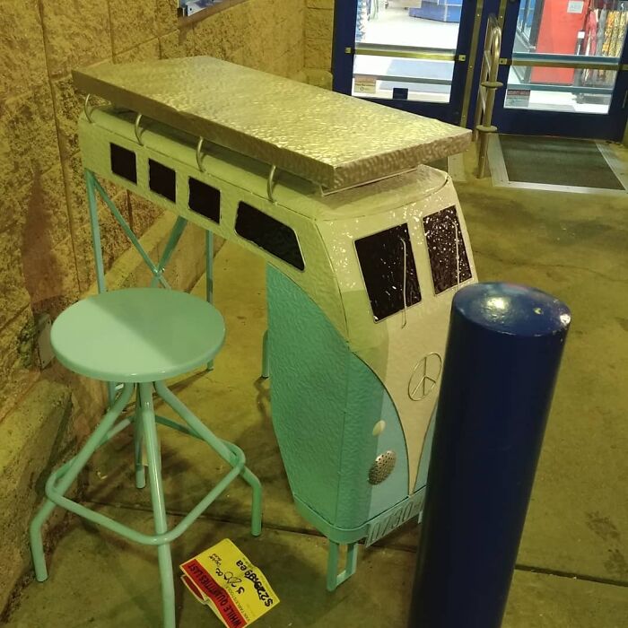 Van shaped table 