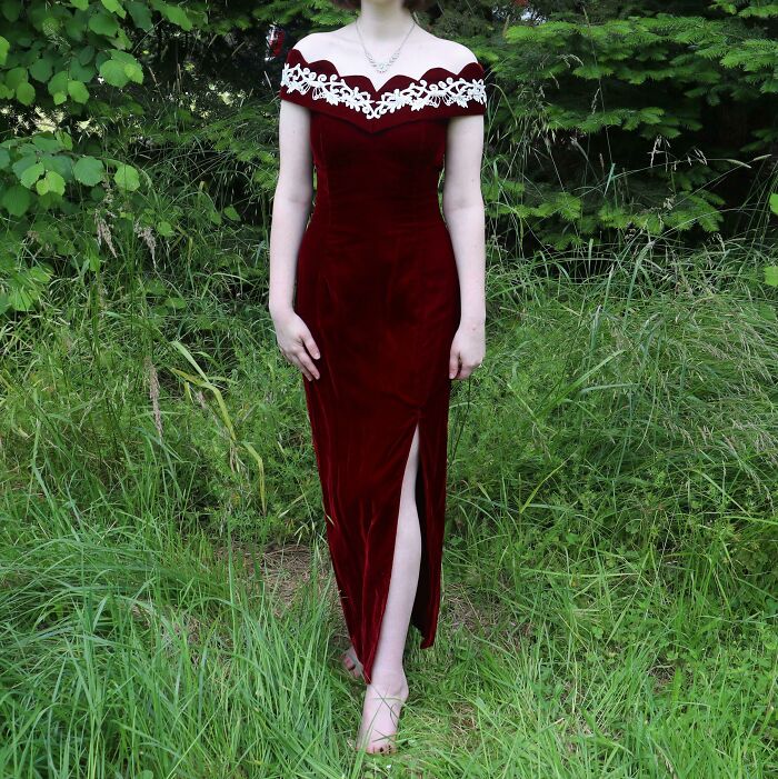  ¡Encontré este increíble vestido vintage a un buen precio en una tienda de segunda mano local!