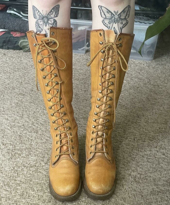Recientemente, compré estas preciosas botas que van muy bien con mis tatuajes 