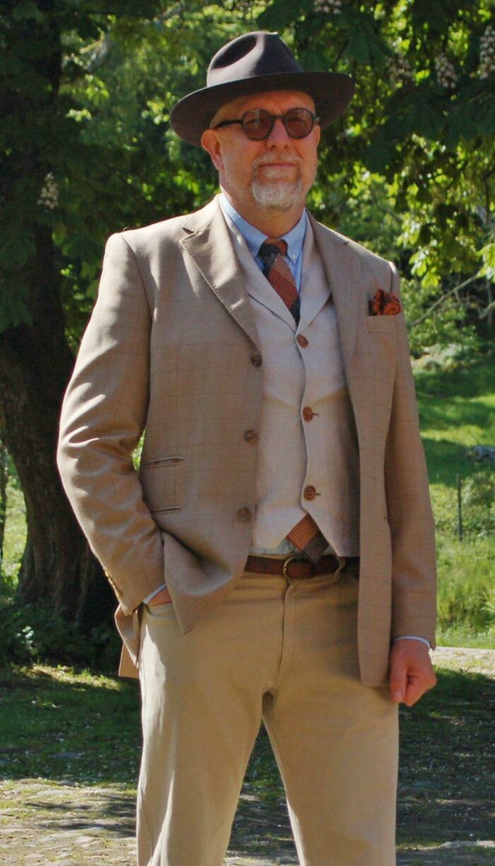 I Suffer From Depression And When I´m Down I Try To Cheer Myself Up By Wearing Nice Clothes. Today I Put On This Thrifted Outfit Just To Go And Get Some Milk. It Felt Really Good Wearing It So It Stayed On At Home As Well