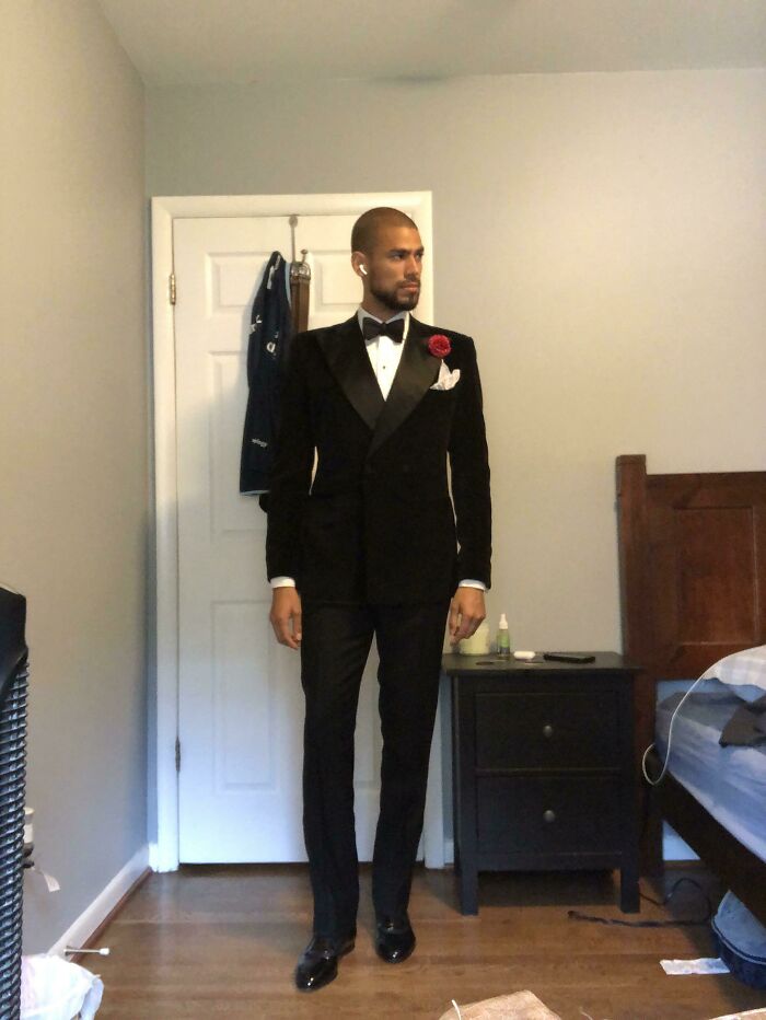Saqué del armario mi esmoquín para usar este sábado. ¿Qué opinan?