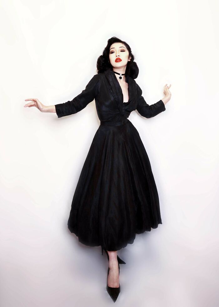 Por fin pude usar este hermoso vestido de Ceil Chapman de los años 1950. ¡Es el tesoro más valioso de mi colección!