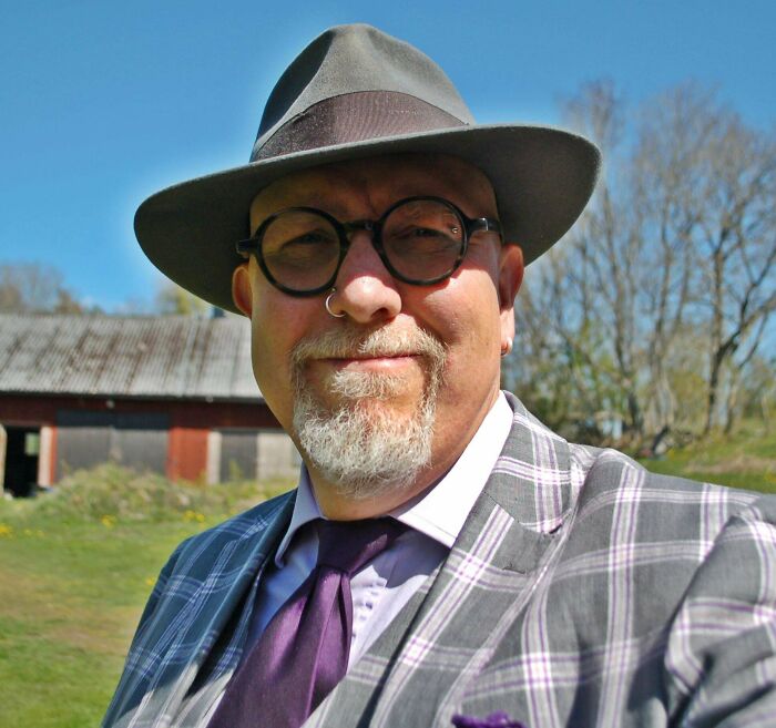 A Friend Turned 50 And I Attended The Party. The Dress Code Was Casual But She Told Me I Was More Than Welcome To Turn Up In One Of My “Fancy” (Her Words) 3-P Suits. I Obliged, Putting On This Linen Suit And A Vintage Fedora. I Felt A Bit Overdressed But She Loved The Outfit