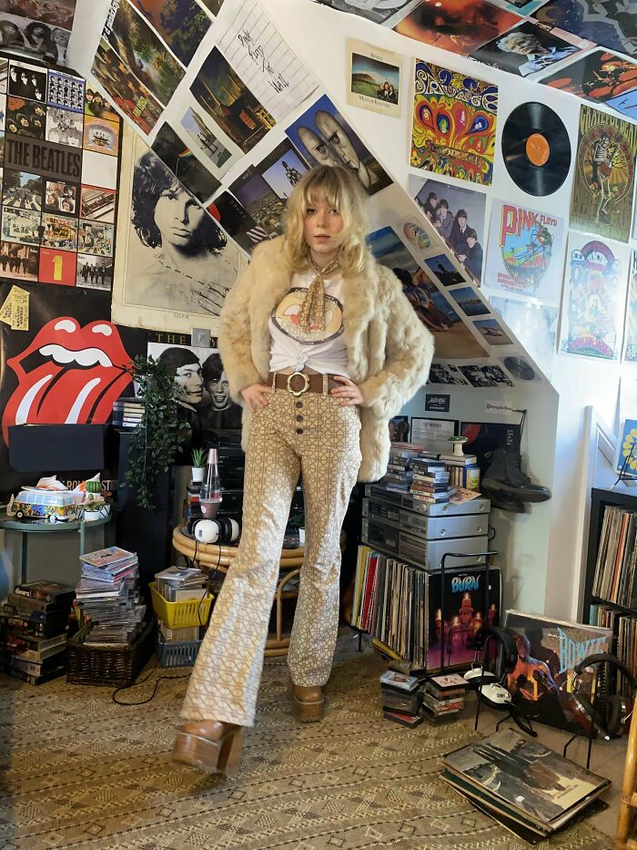 Hice estos pantalones acampanados con tela de Laura Ashley de 1976, ¡y luego hice una bufanda a juego!