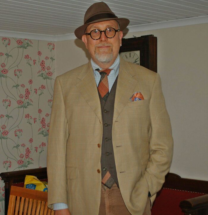 Found A Canali Jacket For $8 At The Local Red Cross Charity Shop Today. I Don´t Find Stuff From Canali Very Often So I Was Really Thrilled. I Know It´s Not Fashionable At The Moment Due To The Cut But I Love It. I´ve Been Unfashionable My Whole Life So It´s Not An Issue For Me. I Like What I Like