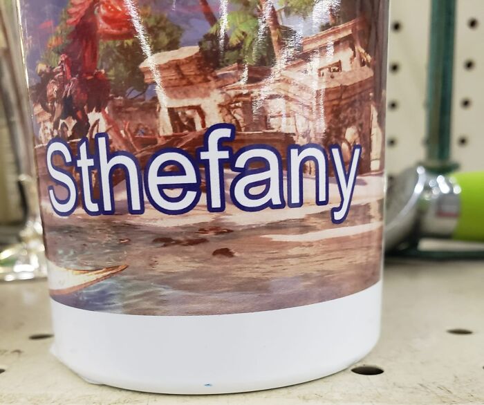 Hoy, encontré esto en una taza de Goodwill