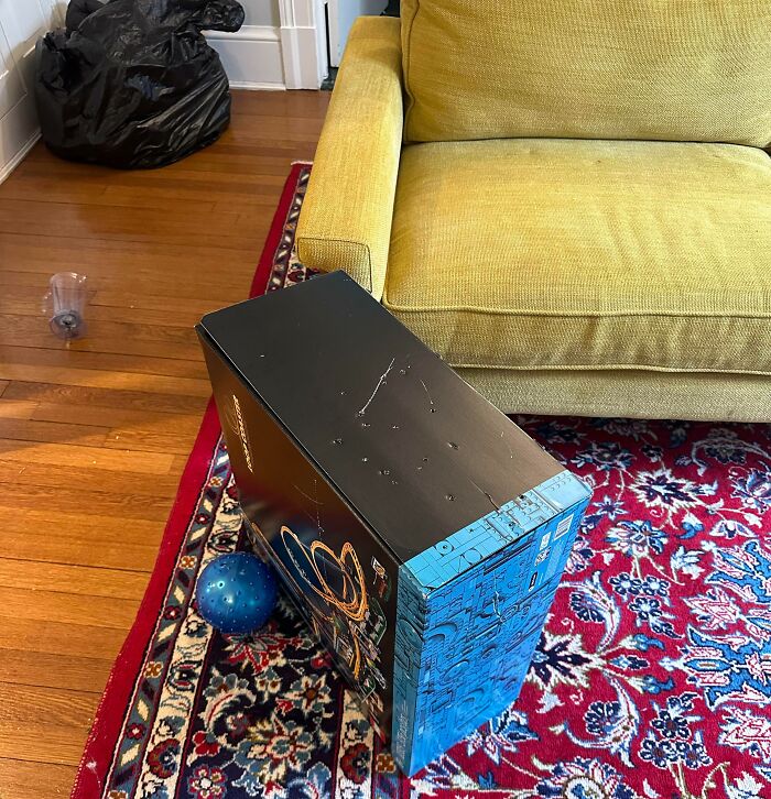 Un juego de LEGO que quiero vender. Mi hermano decidió apuñalarlo con un destornillador