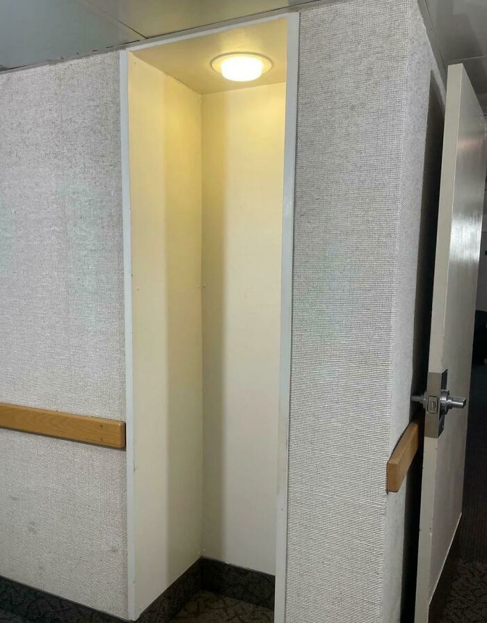 Witt About 2 Foot Wide Indent In The Wall That Has Its Own Overhead Light And Light Switch