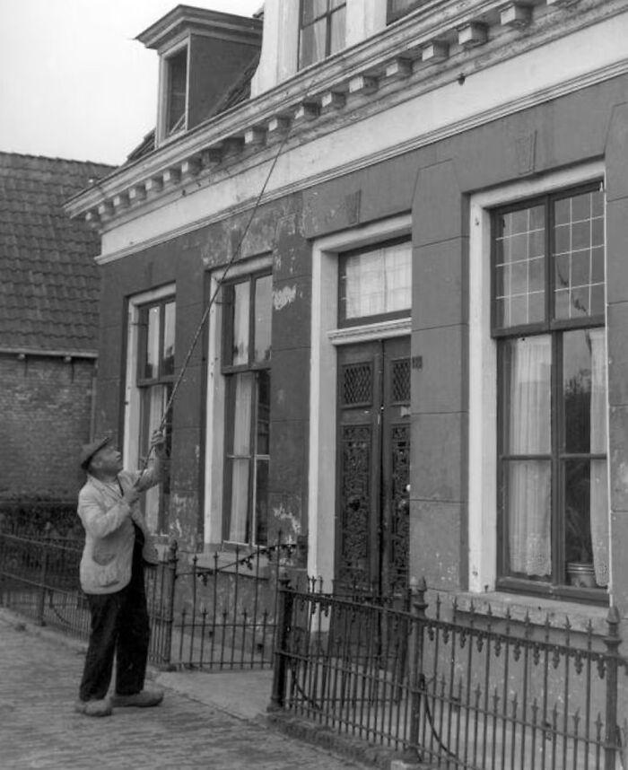Man knocking in the window 