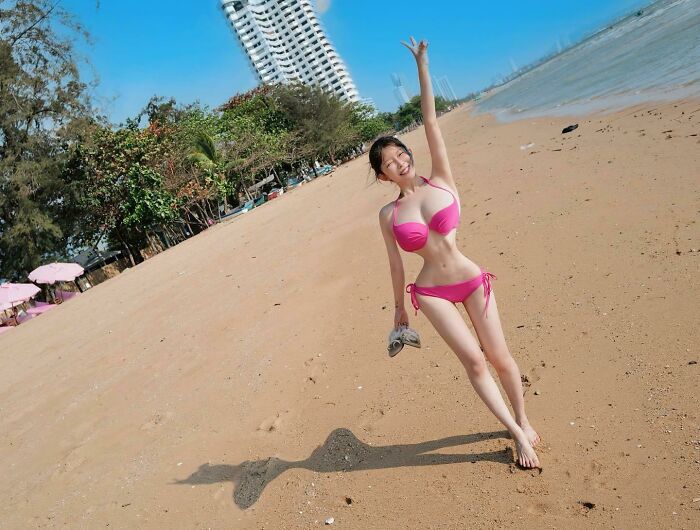 Her Shadow Had Me Rolling