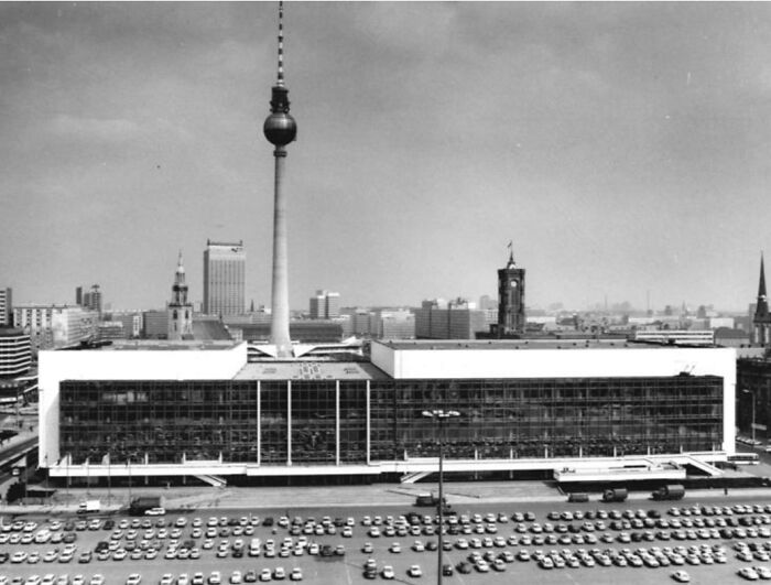 Palast Der Republik, Berlin. Demolished In 2008 Due To Asbestos