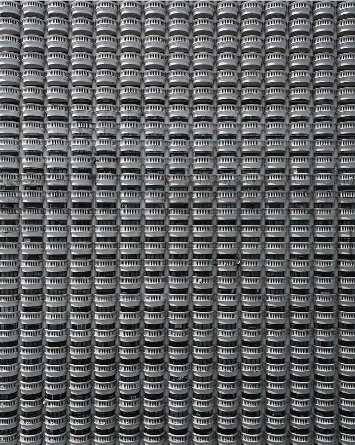 Fachada de balcones en un famoso hotel de Tailandia