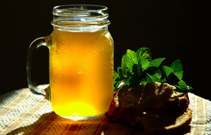 kvas in a special glass near a branch of mint and bread