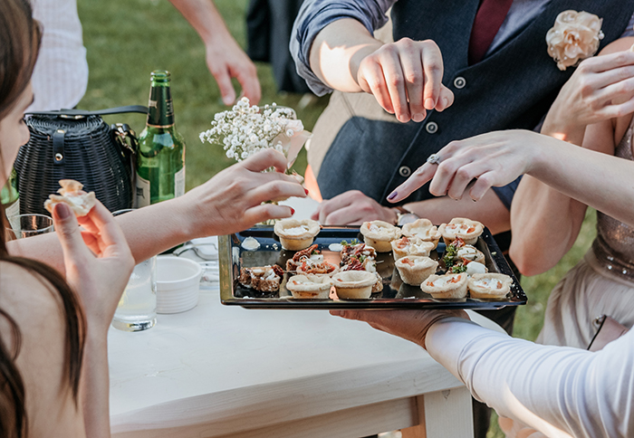 Woman Tells Her Sister's Wedding Guests Not To Touch The Food Because It's Leftovers From Her Wedding 8 Months Ago