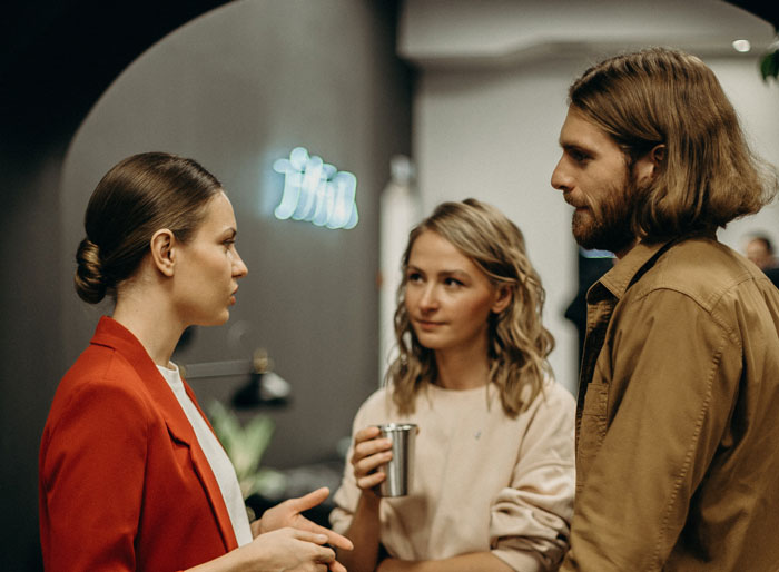 Guy Starts Mansplaining Periods To His Little Sister During Family Dinner, His Fianc&eacute;e Asks Him A Question That Shuts Him Down