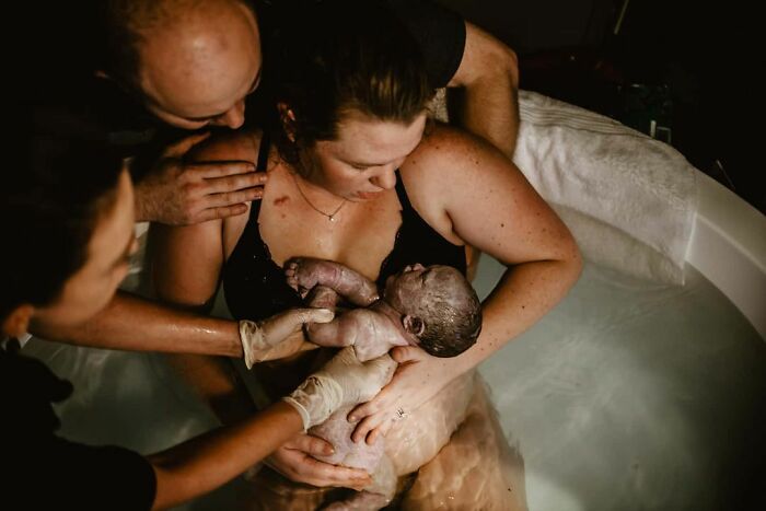 This Photographer Captures The Genuine Emotions Of Parents-To-Be At Birth (28 New Pics)