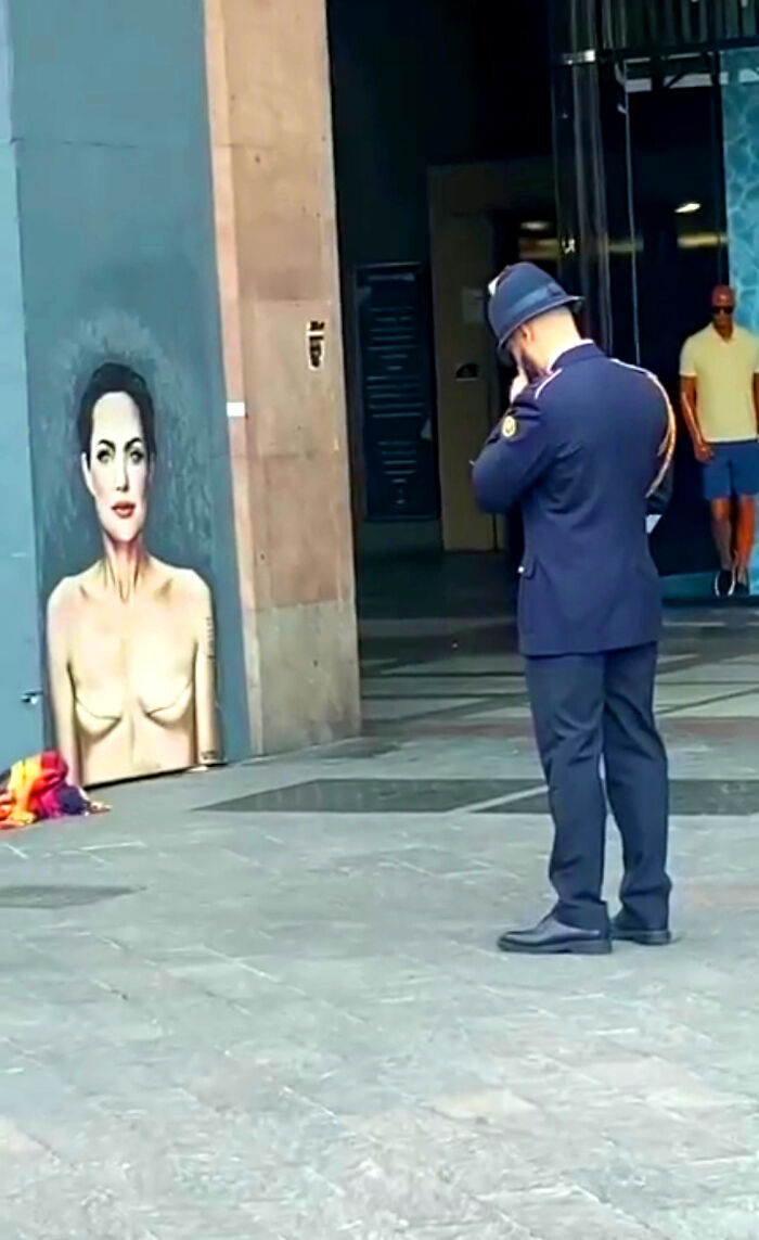 Milan Removed The Famous Mural With Angelina Jolie With Mastectomy Scars Painted By Alexsandro Polombo