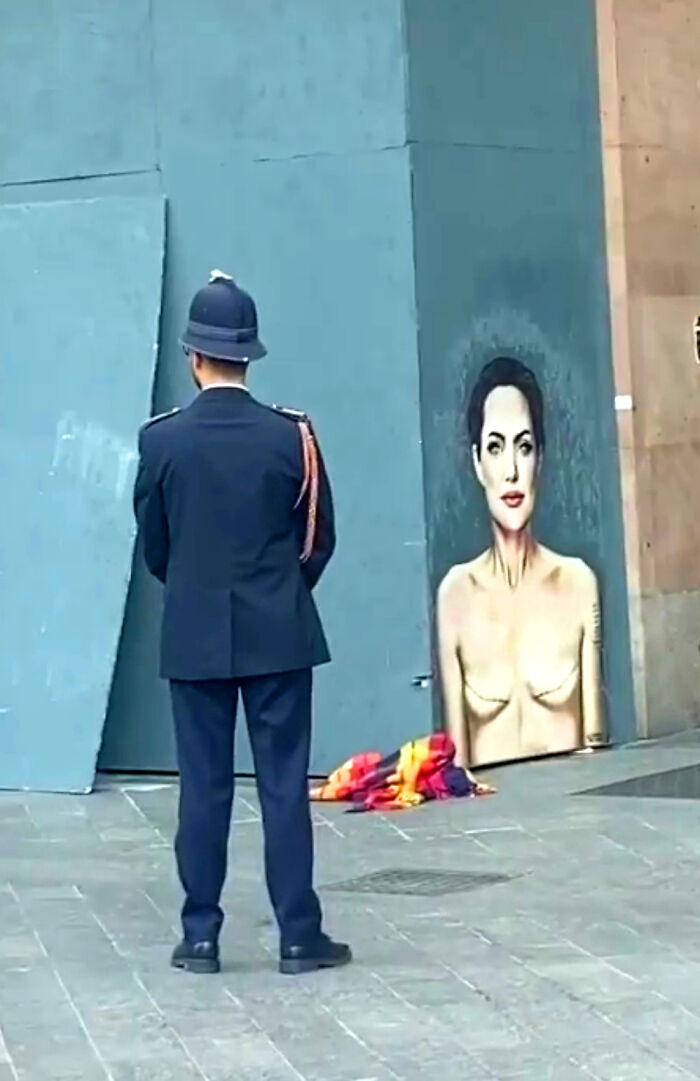 Milan Removed The Famous Mural With Angelina Jolie With Mastectomy Scars Painted By Alexsandro Polombo