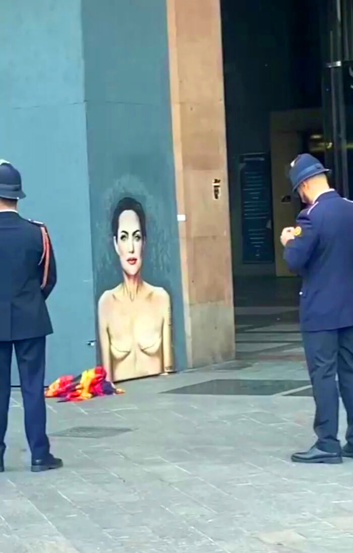 Milan Removed The Famous Mural With Angelina Jolie With Mastectomy Scars Painted By Alexsandro Polombo