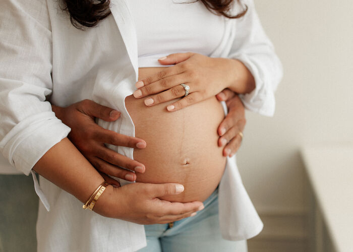 I Am A Photographer Who Takes Maternity Pictures