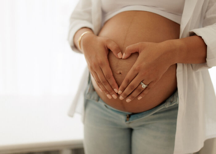 I Am A Photographer Who Takes Maternity Pictures