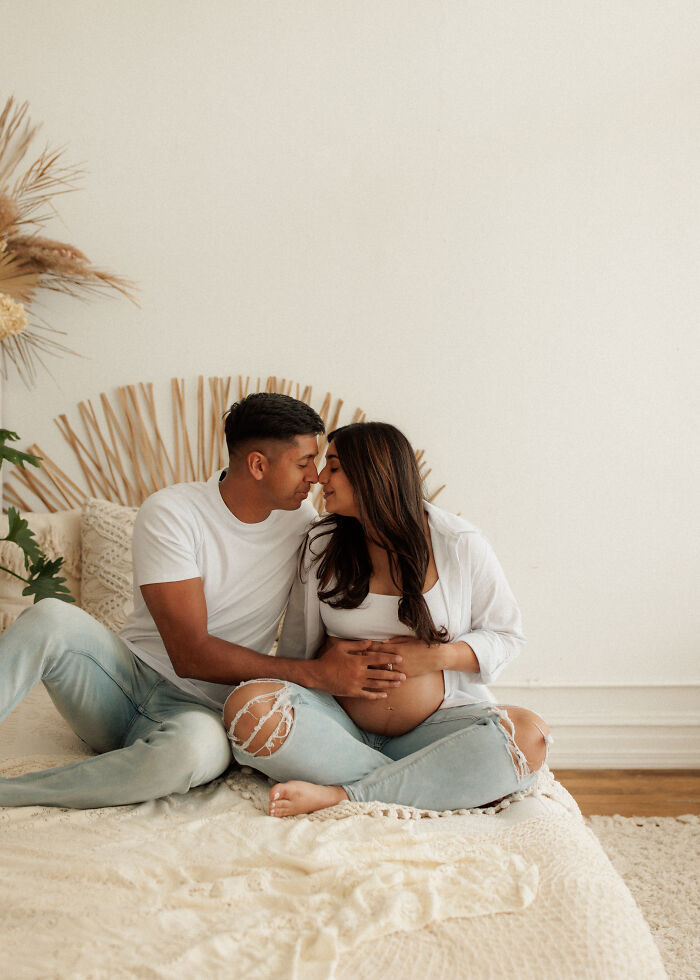 I Am A Photographer Who Takes Maternity Pictures