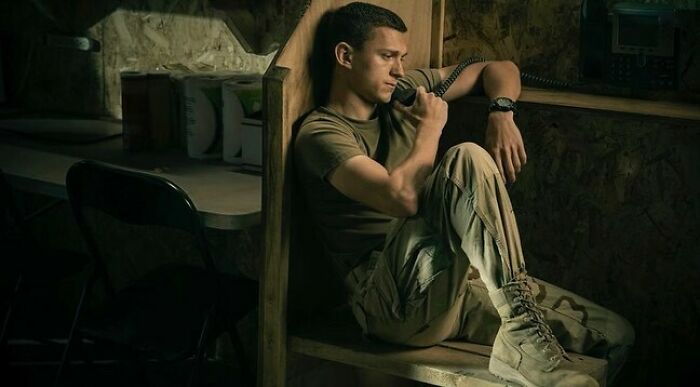 36-Year-Old Emmy Rossum Is Playing The Mom Of 27-Year-Old Tom Holland, And People Are Questioning The Age Gap