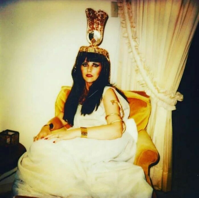 Cleopatra Comin Atcha