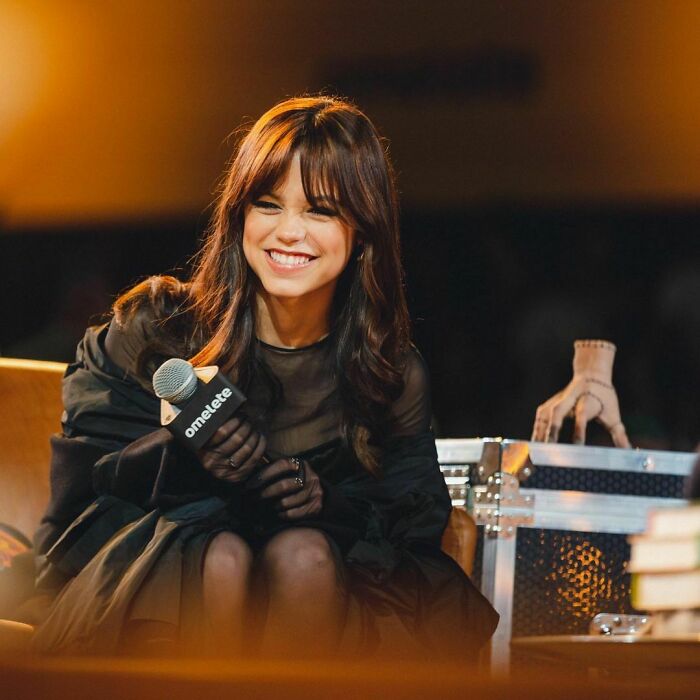 La madre de Jenna Ortega pilló a su hija fumando en público y la regañó a través de Instagram