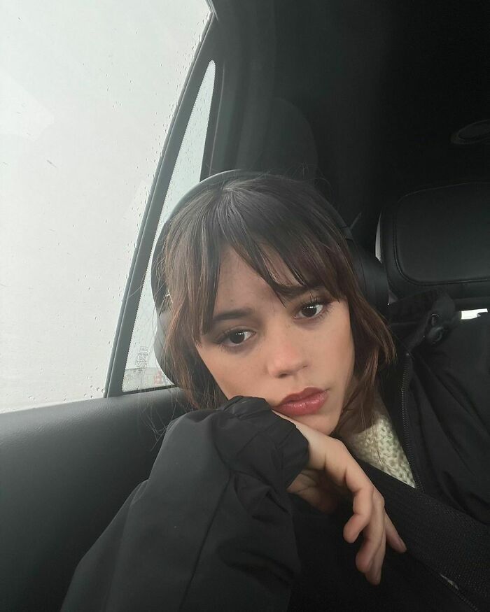 La madre de Jenna Ortega pilló a su hija fumando en público y la regañó a través de Instagram