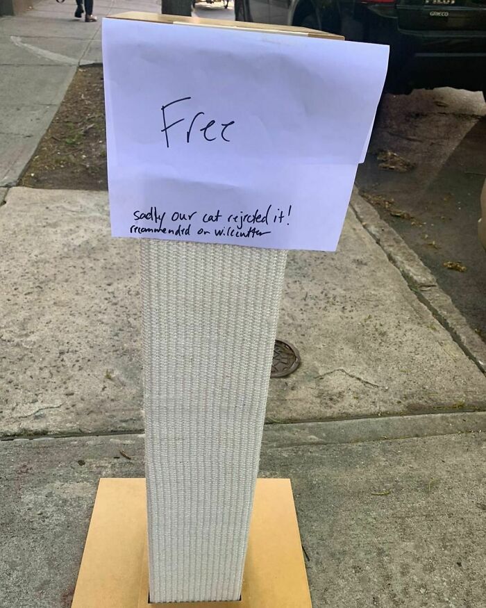 Free cat scratcher with handwritten note left on NYC sidewalk showing discarded real treasure.