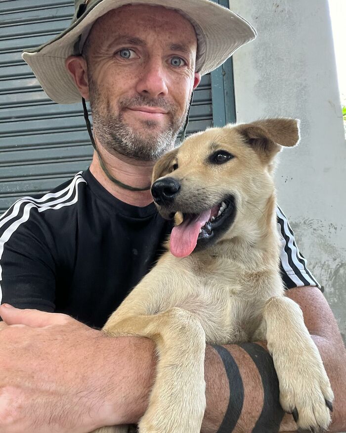 Man Finds His True Happiness Saving Stray Dogs In Thailand (20 Pics) Man Finds His True Happiness Saving Stray Dogs In Thailand (20 Pics)