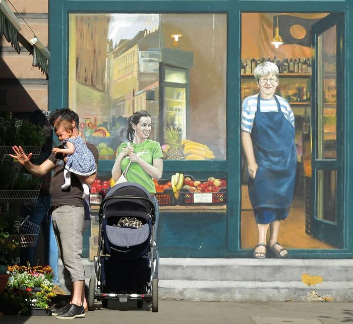 Photographer Captures Unbelievable Coincidences In The Streets