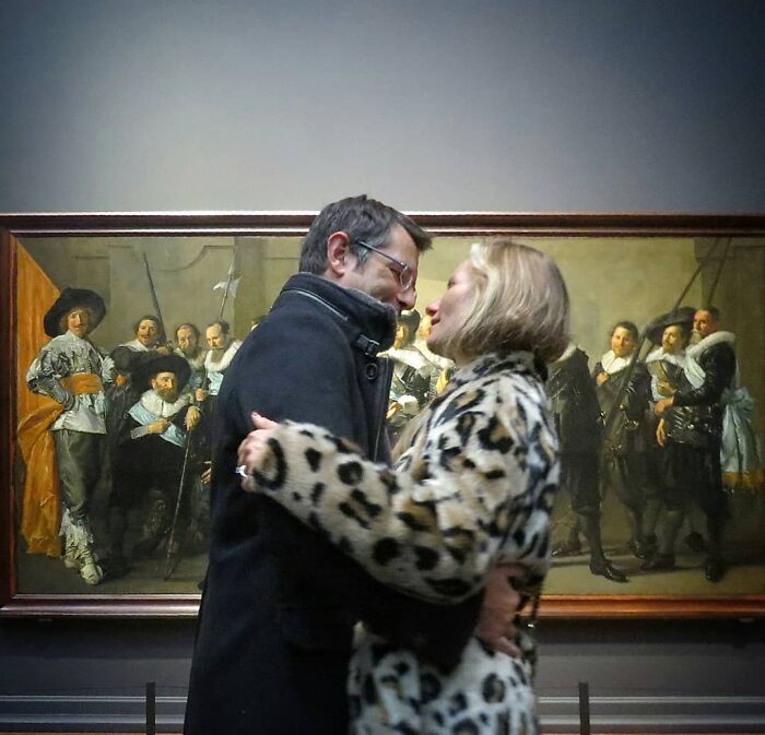 Photographer Captures Unbelievable Coincidences In The Streets