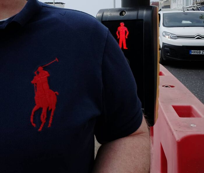 Photographer Captures Unbelievable Coincidences In The Streets