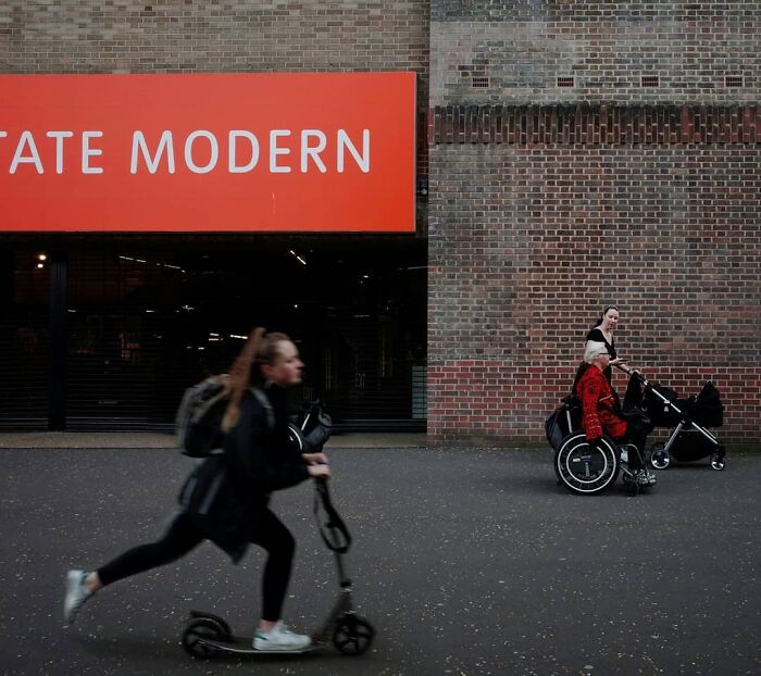 Photographer Captures Unbelievable Coincidences In The Streets