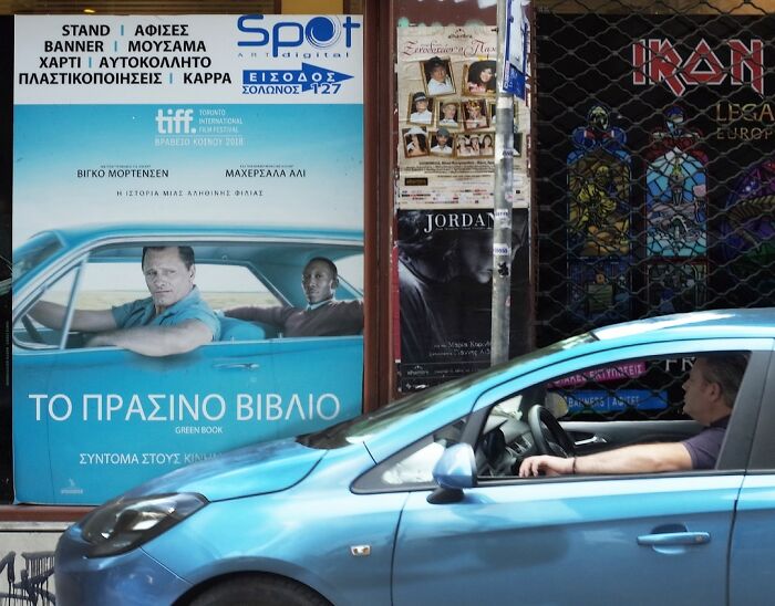 Photographer Captures Unbelievable Coincidences In The Streets