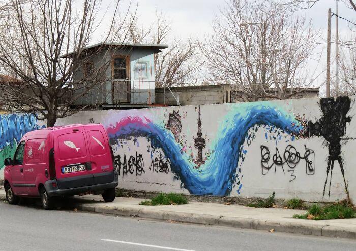 Photographer Captures Unbelievable Coincidences In The Streets