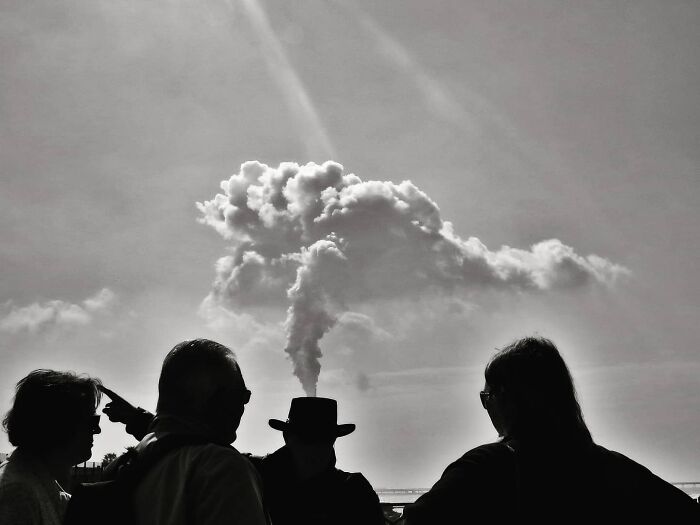 Photographer Captures Unbelievable Coincidences In The Streets