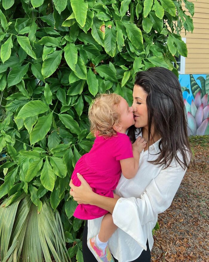 3 Y.O. Joins A Random Birthday Party In A Park, They Refuse To Give Her A Piece Of Cake, Mother Shares Her Surprise Online