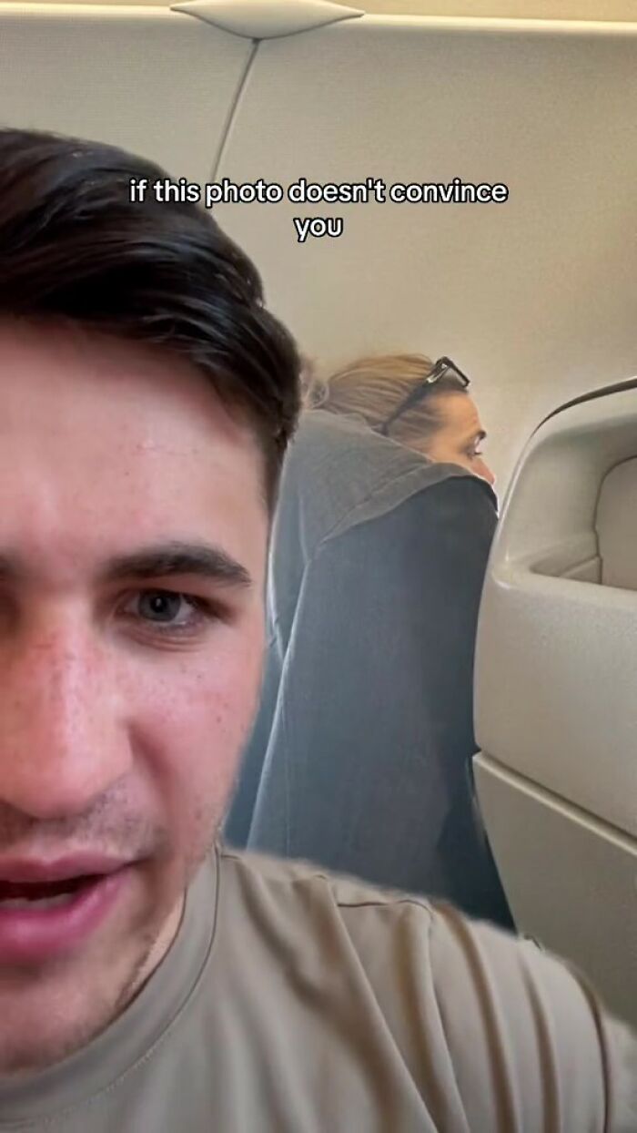 Man Sits In The Wrong Seat, Accidentally Plays Titanic Music Out Loud And Realizes Kate Winslet Is Sitting Next To Him