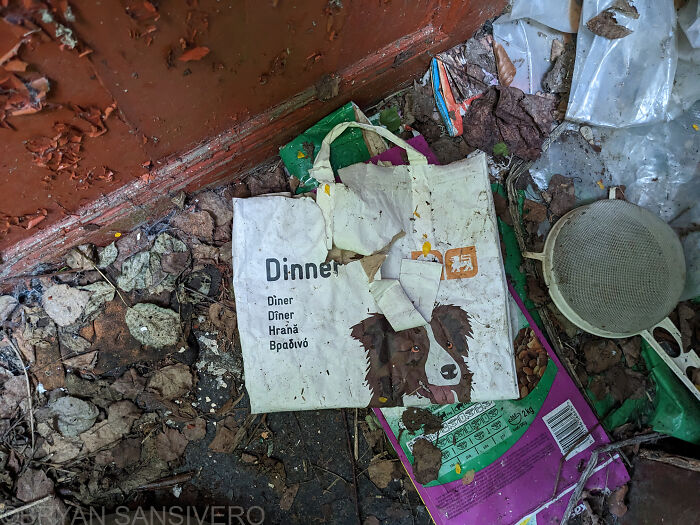 The Dark Past Of This Abandoned House Made Me Visit And Photograph It (15 Pics)