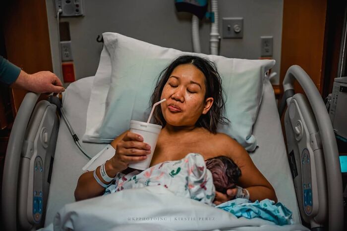 This Photographer Captures The Genuine Emotions Of Parents-To-Be At Birth (28 New Pics)