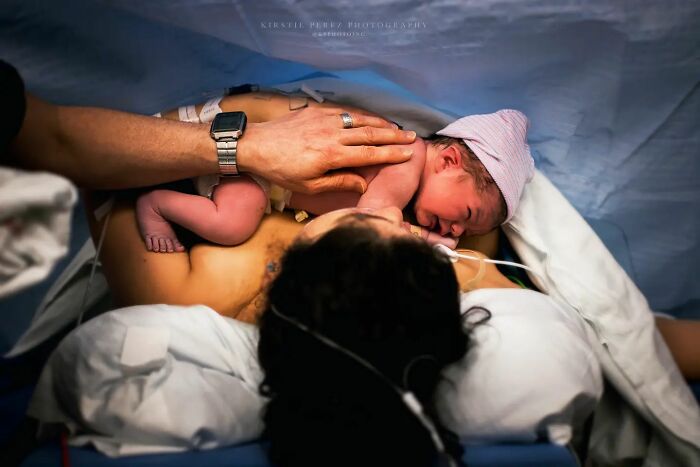 This Photographer Captures The Genuine Emotions Of Parents-To-Be At Birth (28 New Pics)