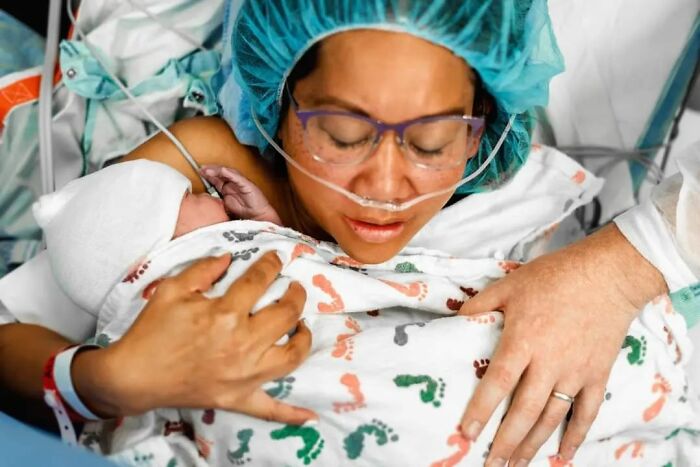 This Photographer Captures The Genuine Emotions Of Parents-To-Be At Birth (28 New Pics)